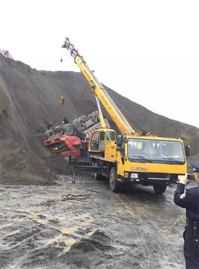 泸溪上犹道路救援